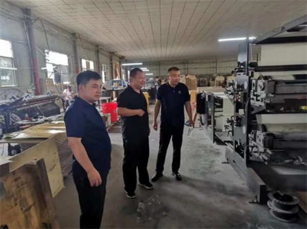 寶豐酒業(yè)走進(jìn)許昌鑫之源印務(wù) 共繪跨界合作新藍(lán)圖